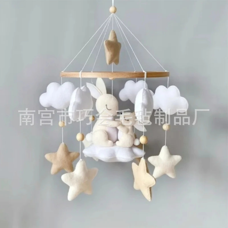 Baby Nursery Neutral - โมบายกระต่ายทำมือจากผ้าสักหลาดนุ่ม สีเบจกลาง ประดับเมฆและดาว โมบายไม้สำหรับเปลเด็ก ตกแต่งห้องเด็กอ่อน ของขวัญสำหรับงานเลี้ยงฉลองทารกแรกเกิด