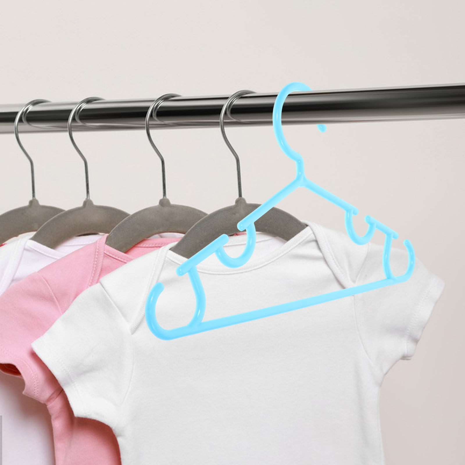Closet Organizer Baby - ไม้แขวนเสื้อเด็กแบบหนา 10 ชิ้น ไม้แขวนเสื้อพลาสติกกันลื่นสำหรับเด็ก อุปกรณ์จัดระเบียบตู้เสื้อผ้า ราวแขวนเสื้อผ้าเด็กเล็ก